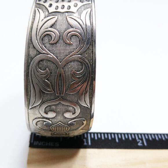 Vintage Silver Tone Cuff Bracelet, Textured Mesh Background, Raised Design - Picture 9 of 10